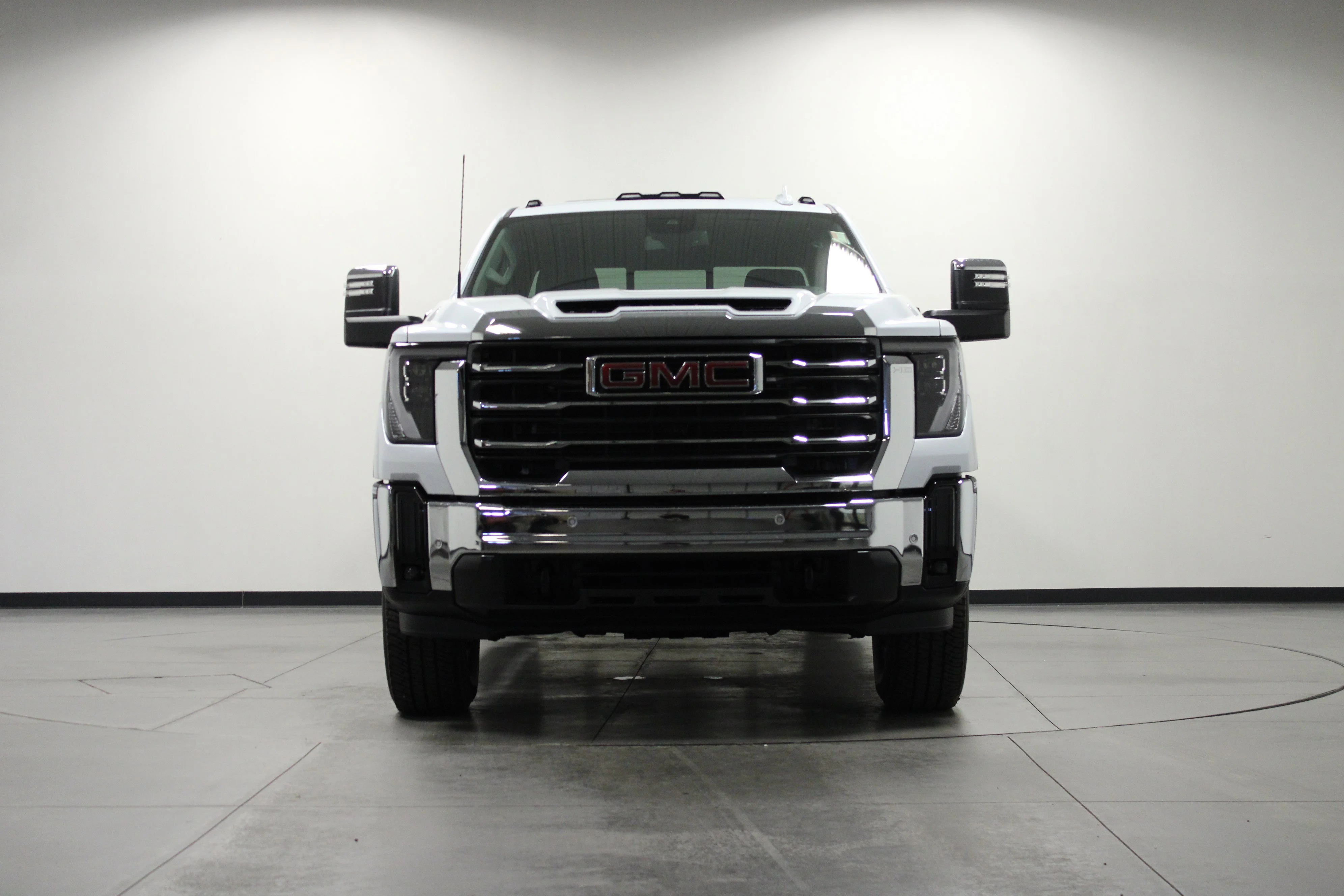 New 2026 Glacier White Tricoat GMC SLT image 9