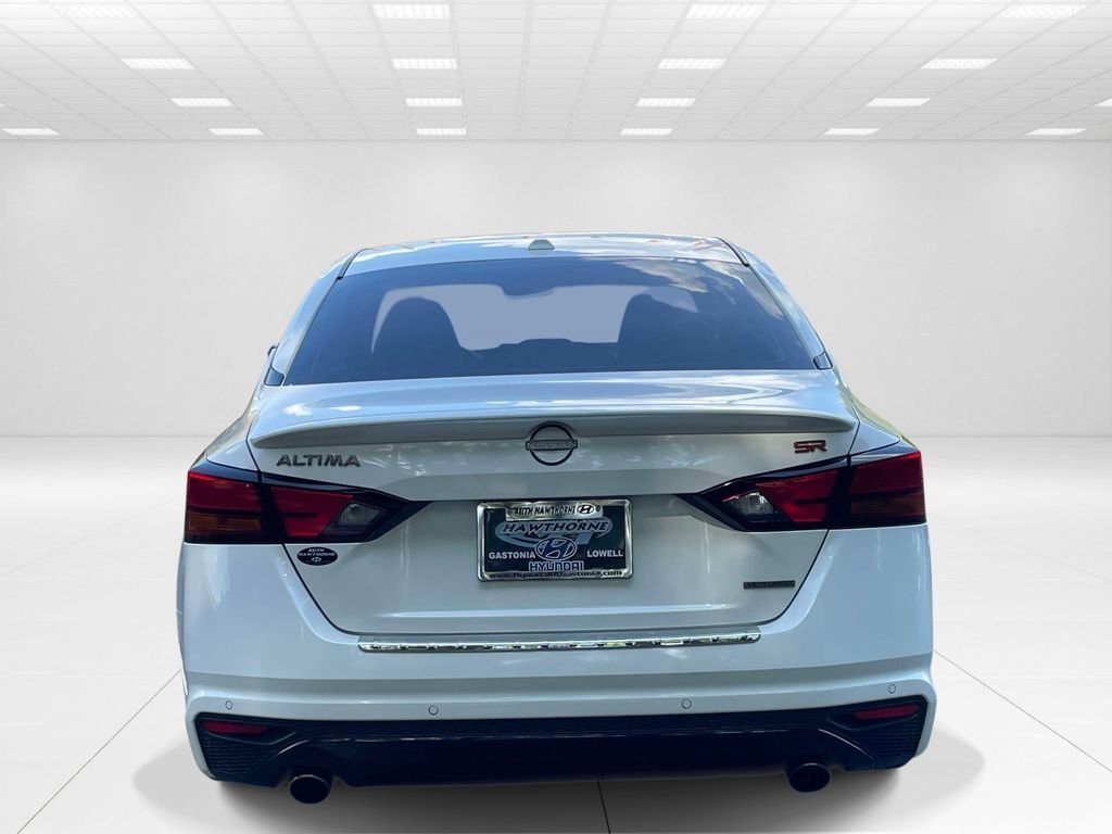 Used 2023 White Nissan 2.0 SR image 5