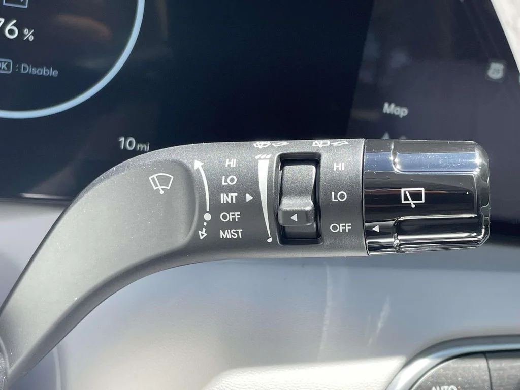 New 2026 Black Hyundai SEL Premium image 25