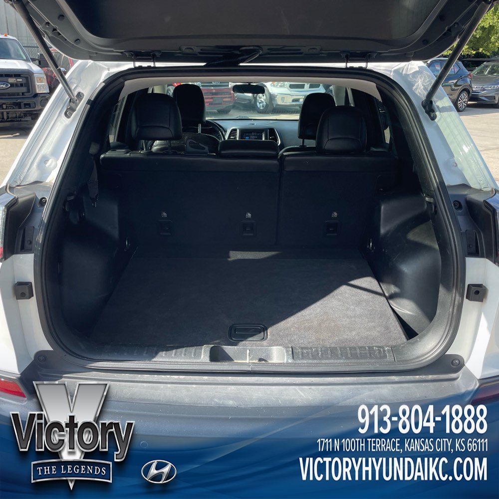 Used 2019 White Jeep Latitude Plus image 6