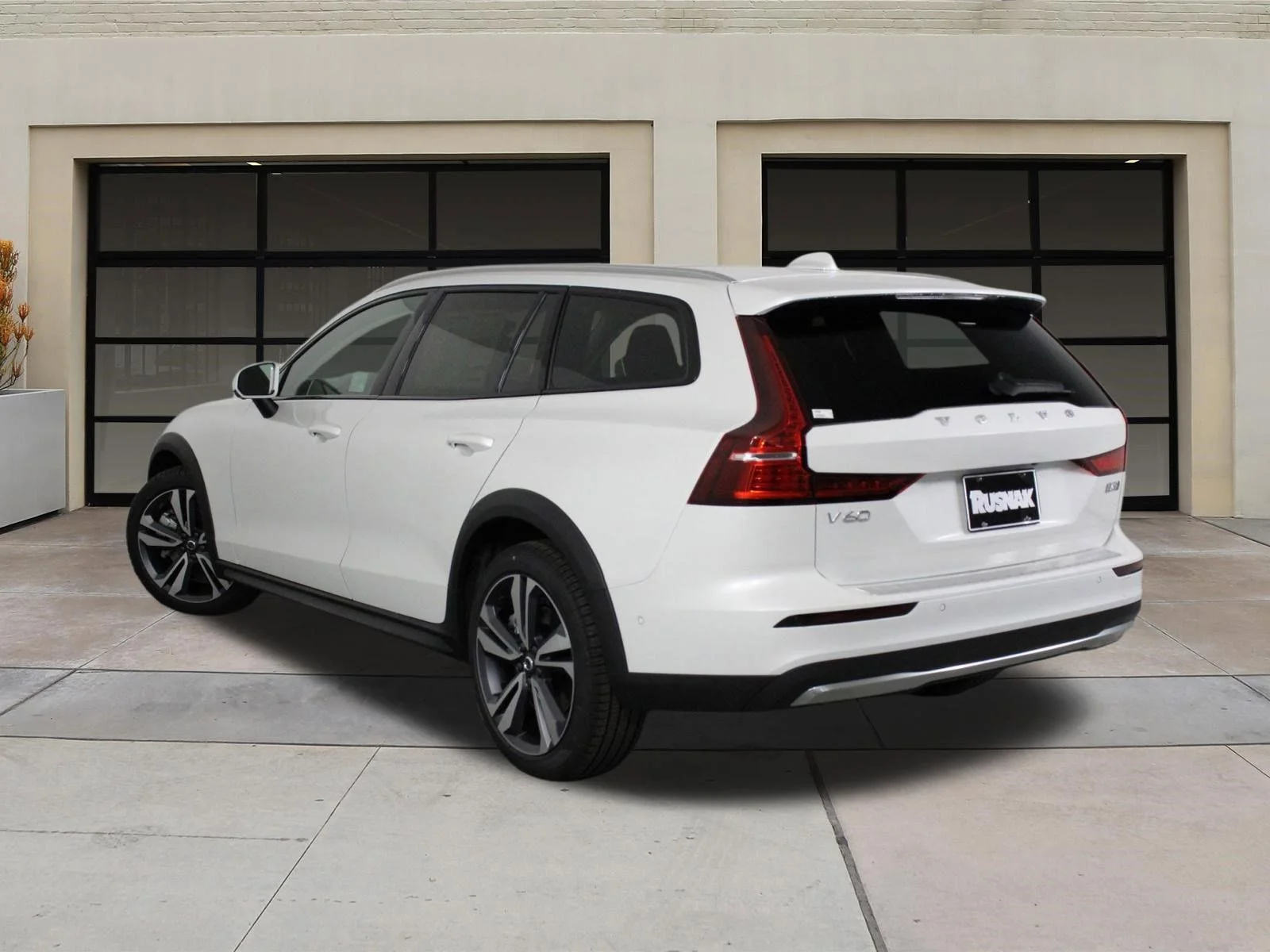2026 Volvo V60 Cross Country Plus - Photo 3