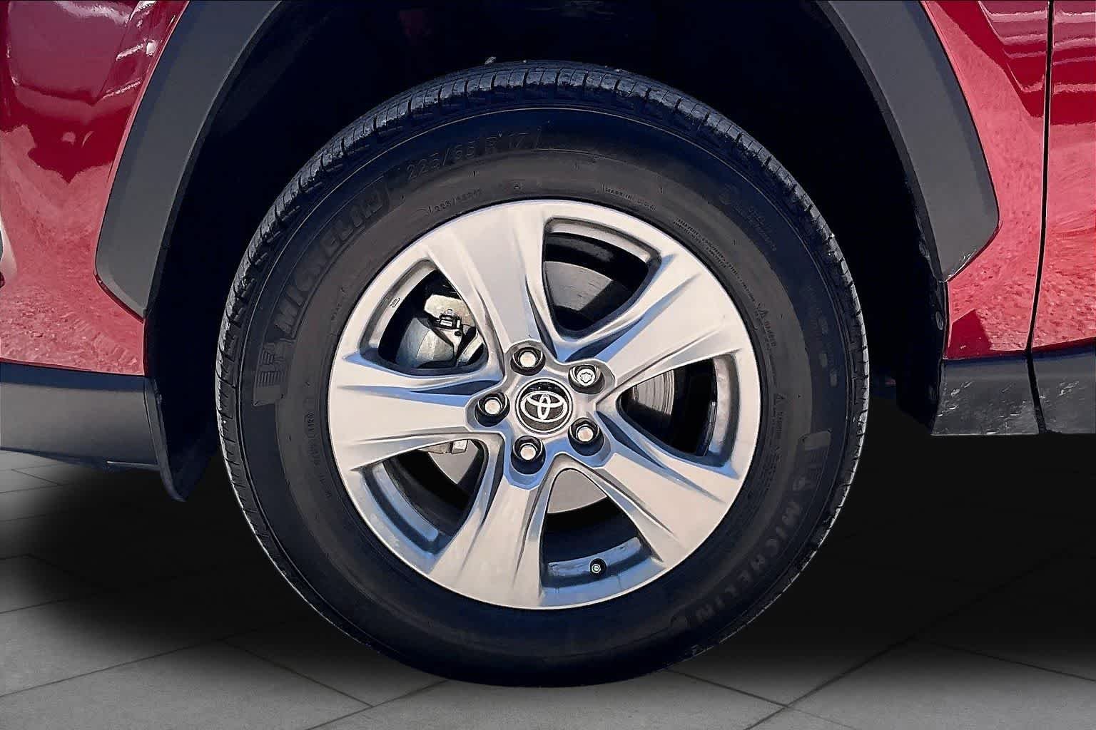 Used 2025 Ruby Flare Pearl Toyota XLE image 11