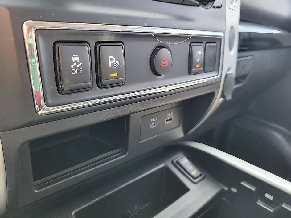 Used 2021 Super Black Nissan SV image 27
