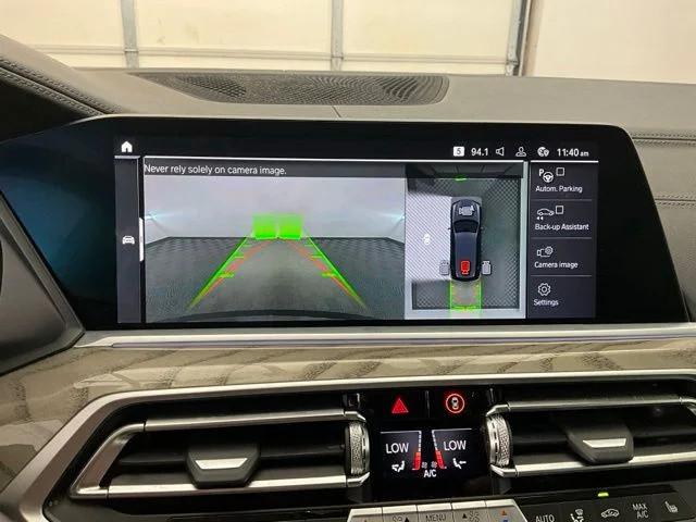 Used 2019 Black BMW xDrive40i image 4