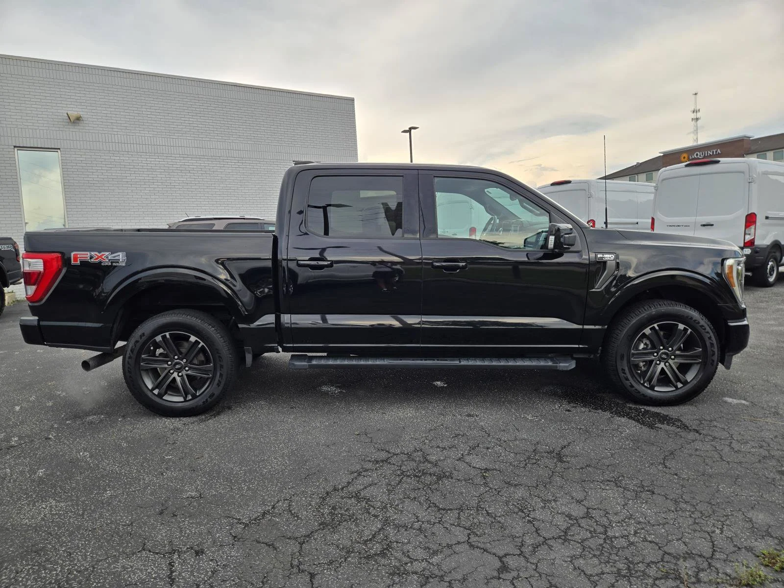 Used 2021 Black Metallic Ford Lariat image 6