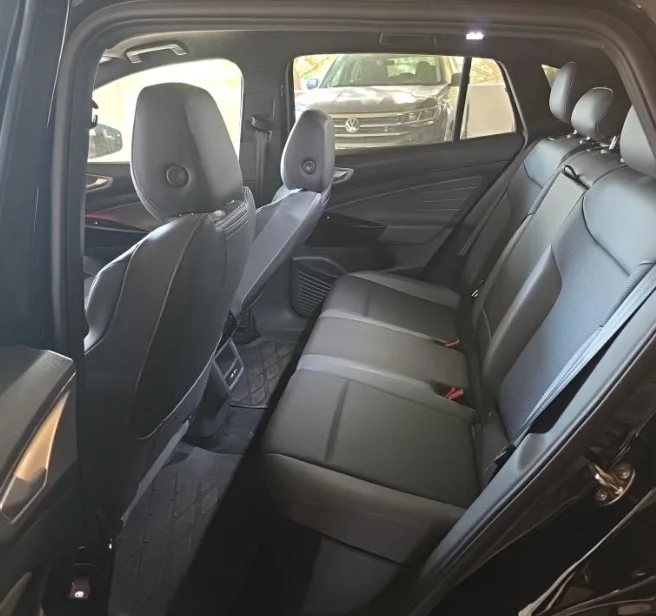 Used 2023 Black Volkswagen Pro S image 7