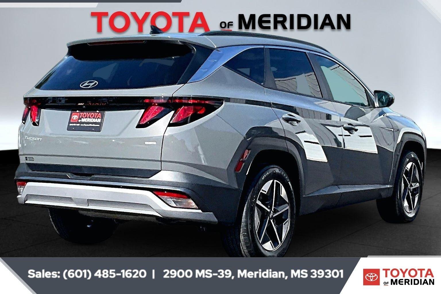 Used 2025 Hampton Gray Hyundai SEL image 11