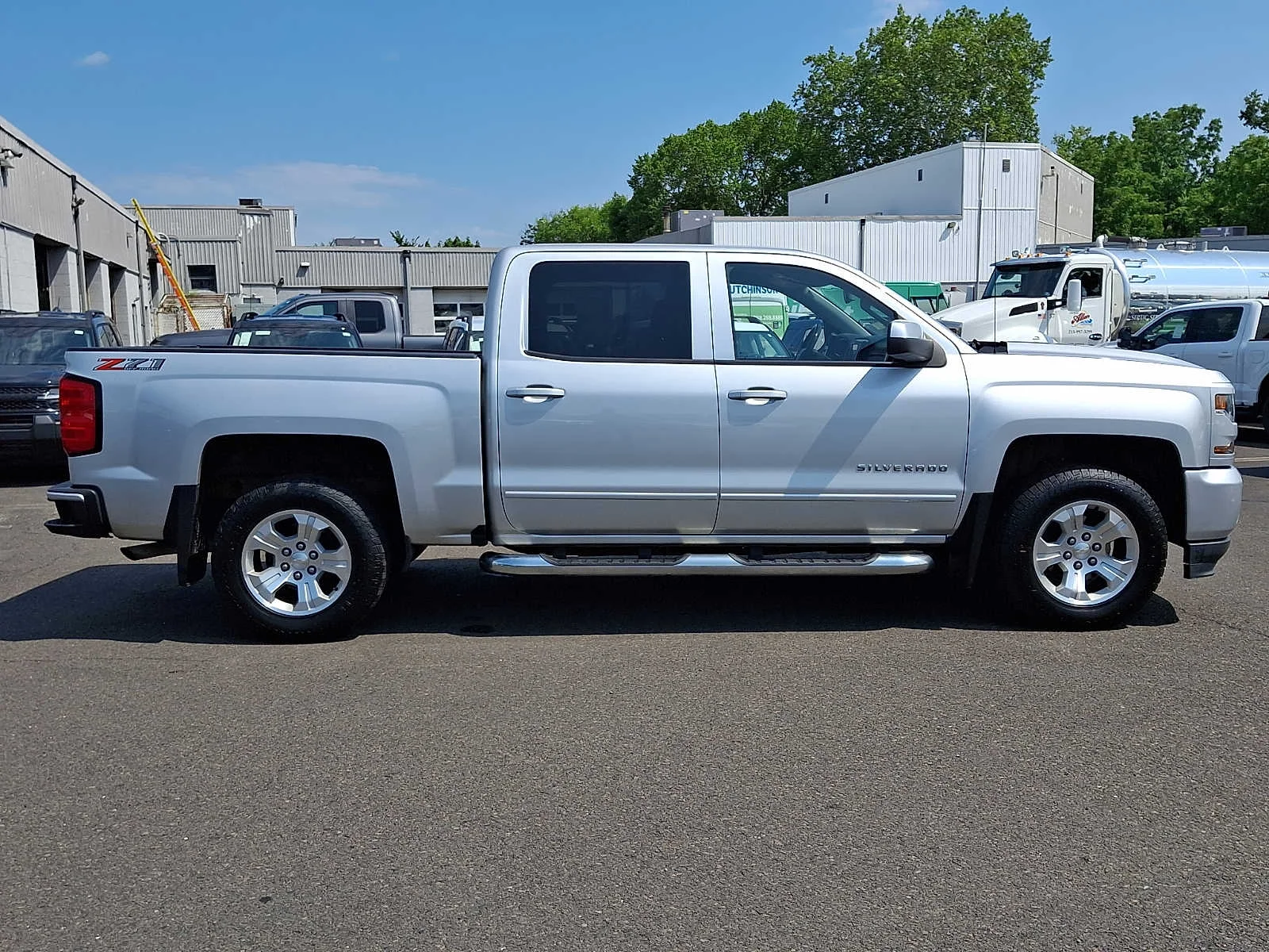 Used 2018 Silver Ice Metallic Chevrolet LT image 7