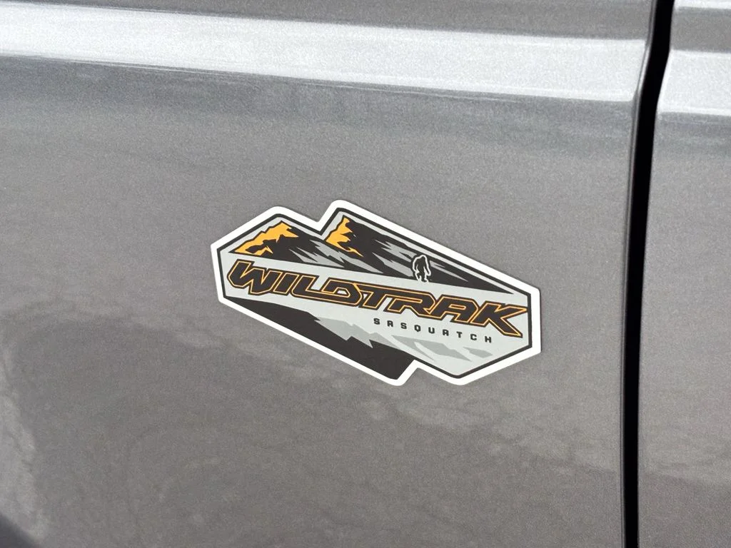 Used 2024 Gray Ford Wildtrak image 10