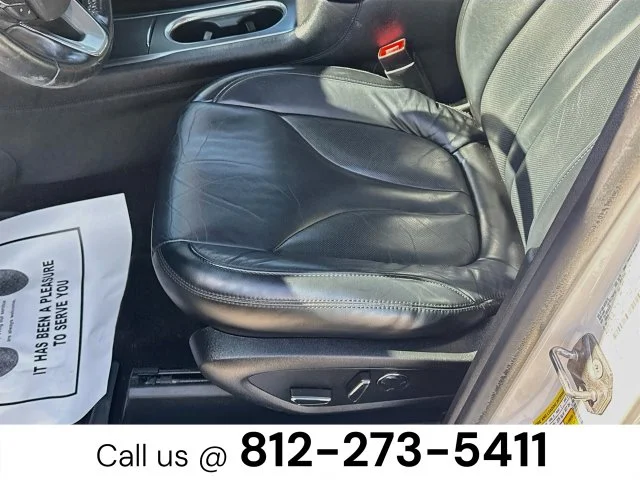 Used 2019 White Lincoln Select image 19