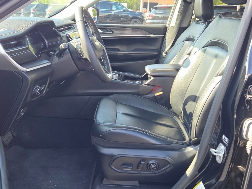 Used 2023 Black Jeep Limited image 23
