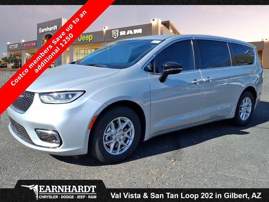 2026 Chrysler Pacifica Select's photo