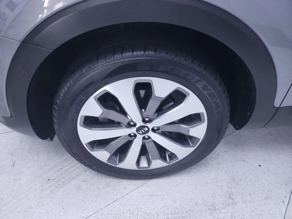 Used 2020 Silver Kia S image 10