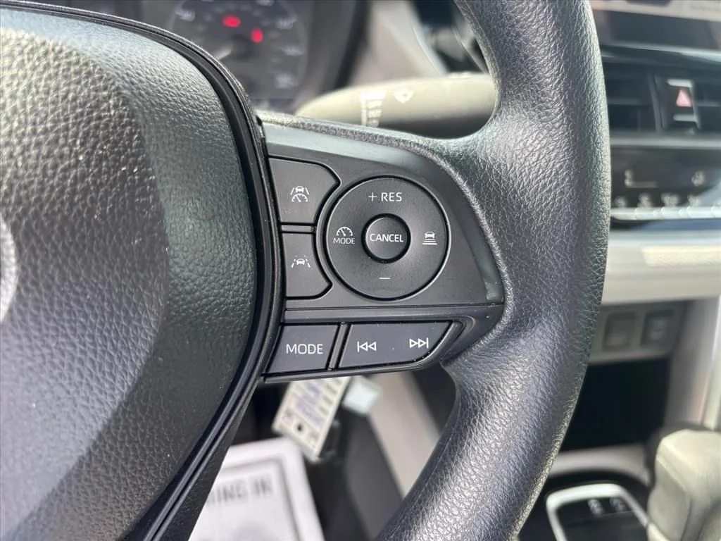 Used 2024  Toyota L image 16