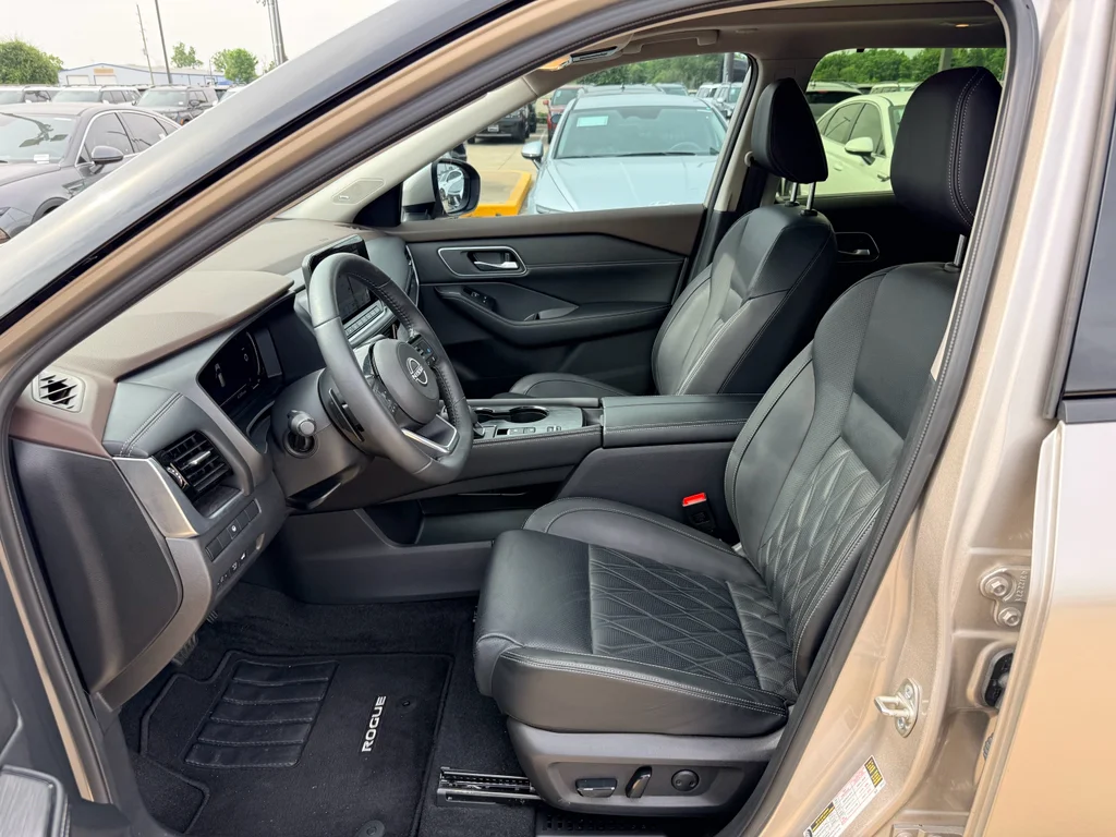 Used 2023 Champagne Silver Metallic Nissan Platinum image 11
