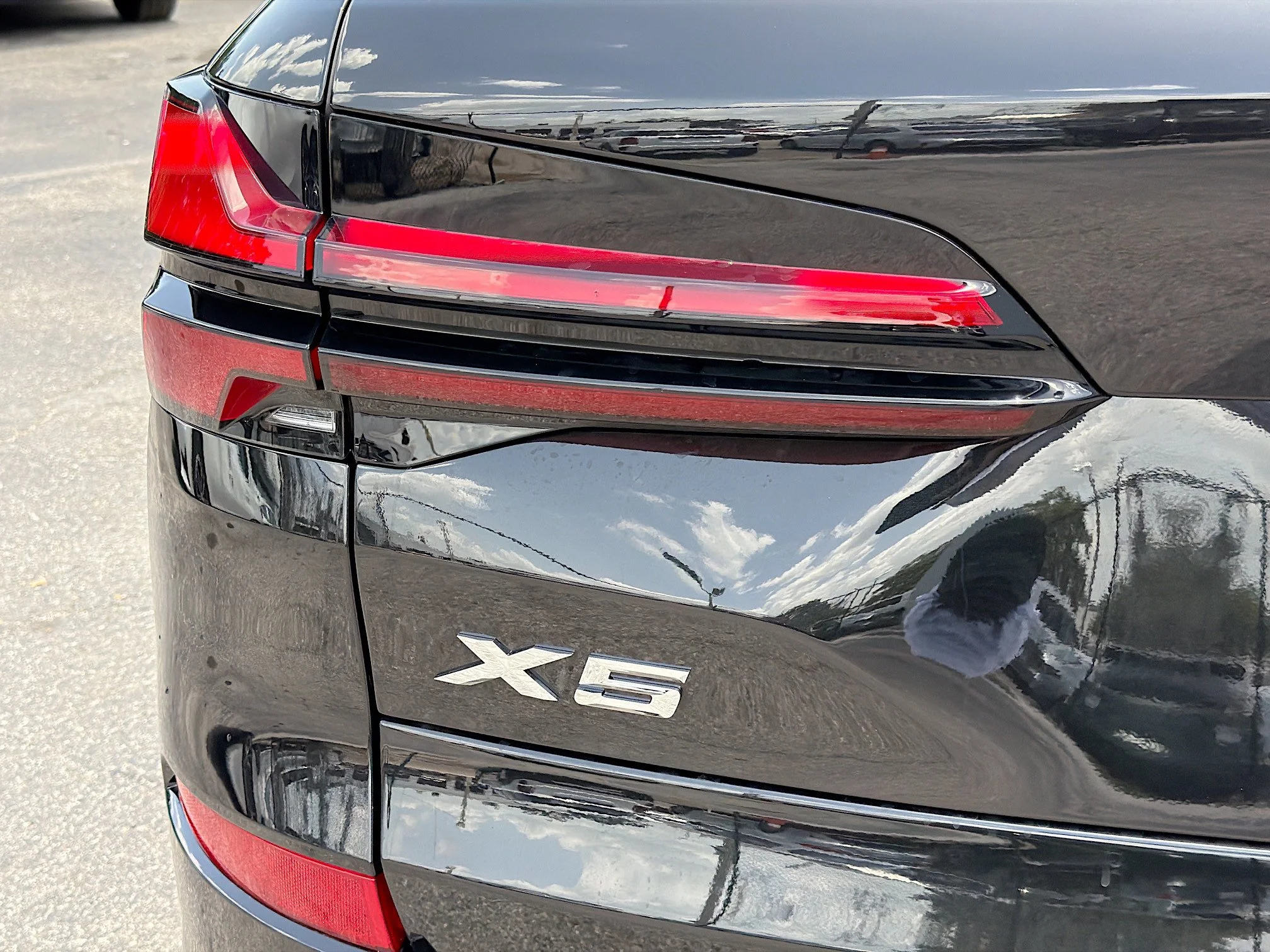 New 2026 Black Sapphire Metallic BMW xDrive40i image 10