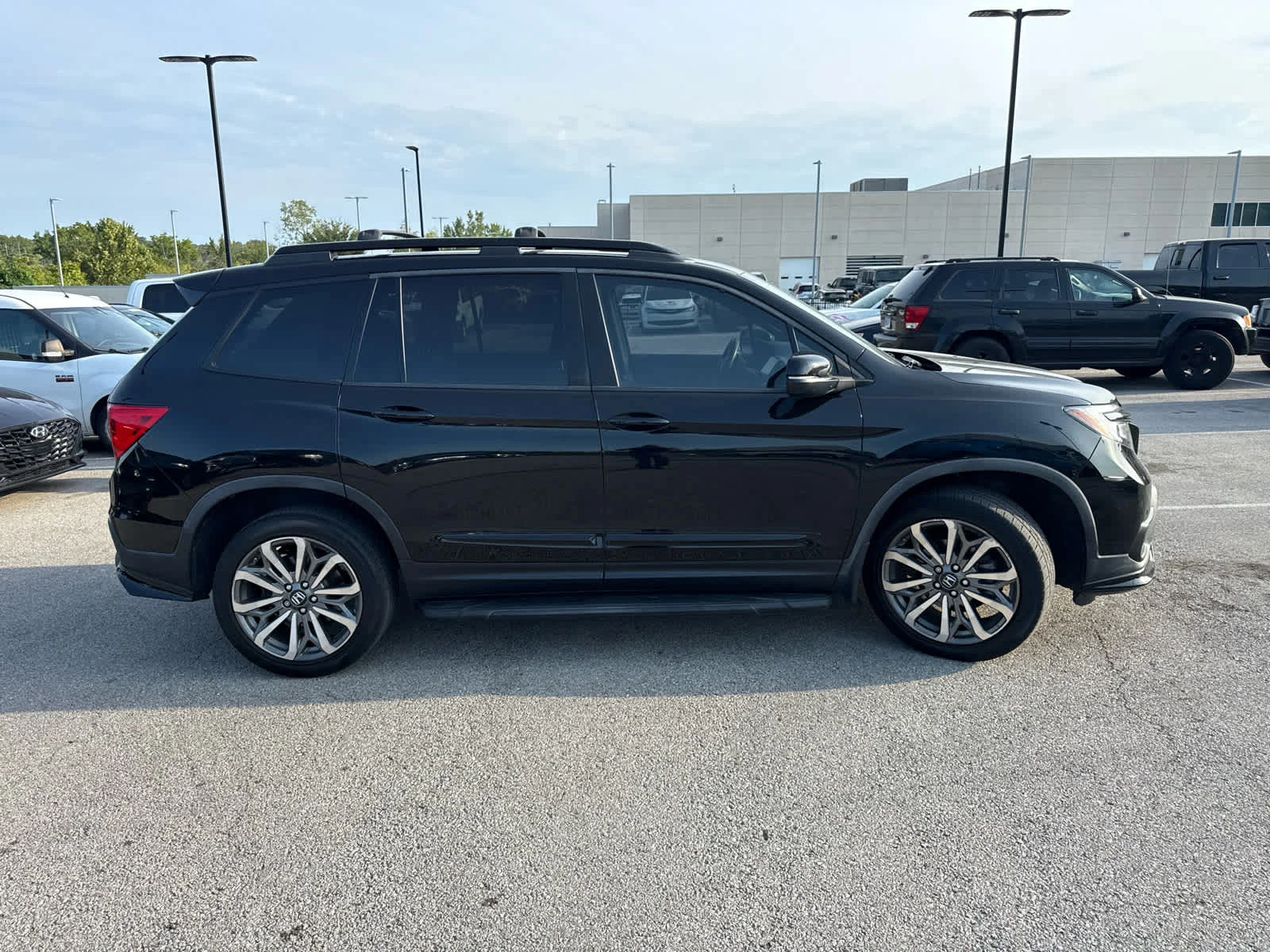 Used 2019 Crystal Black Pearl Honda Touring image 4