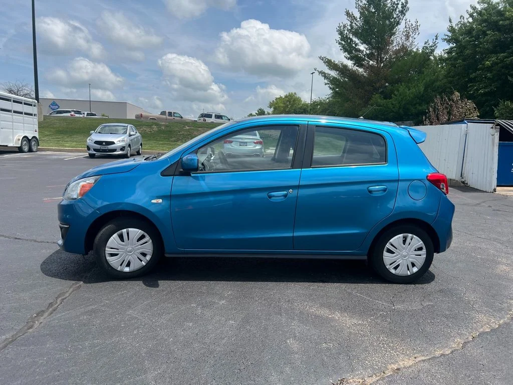 Used 2019 Sapphire Blue Metallic Mitsubishi  image 5