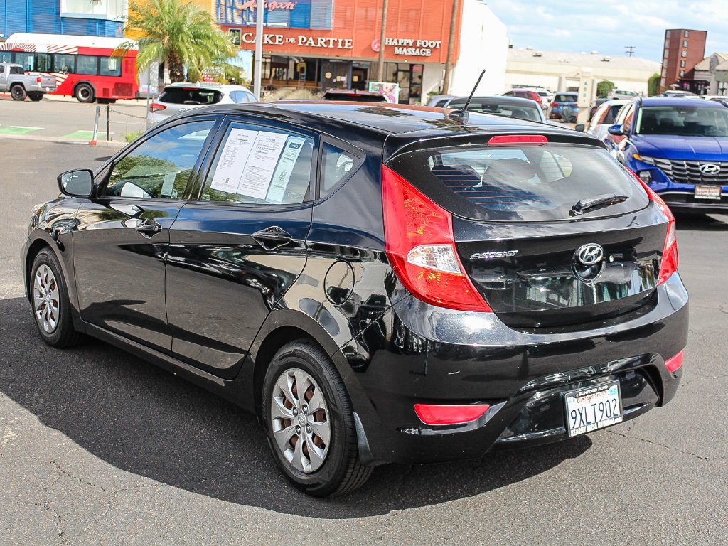 Used 2016 Black Hyundai SE image 7