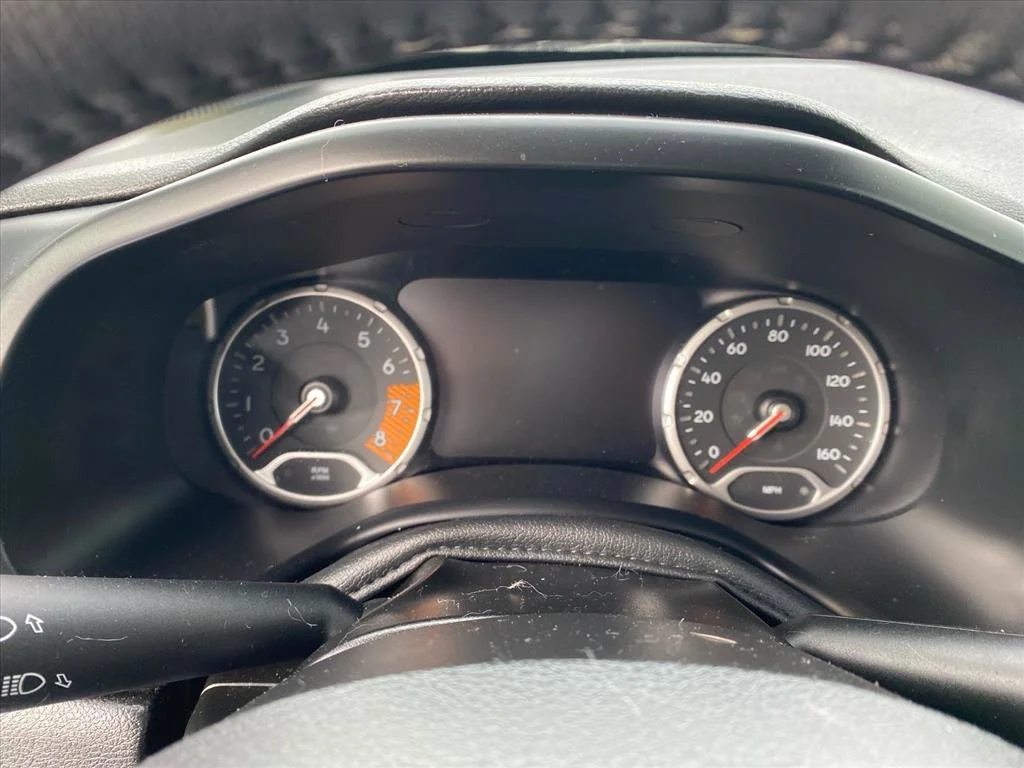 Used 2022 Sting-Gray Clearcoat Jeep Latitude image 13