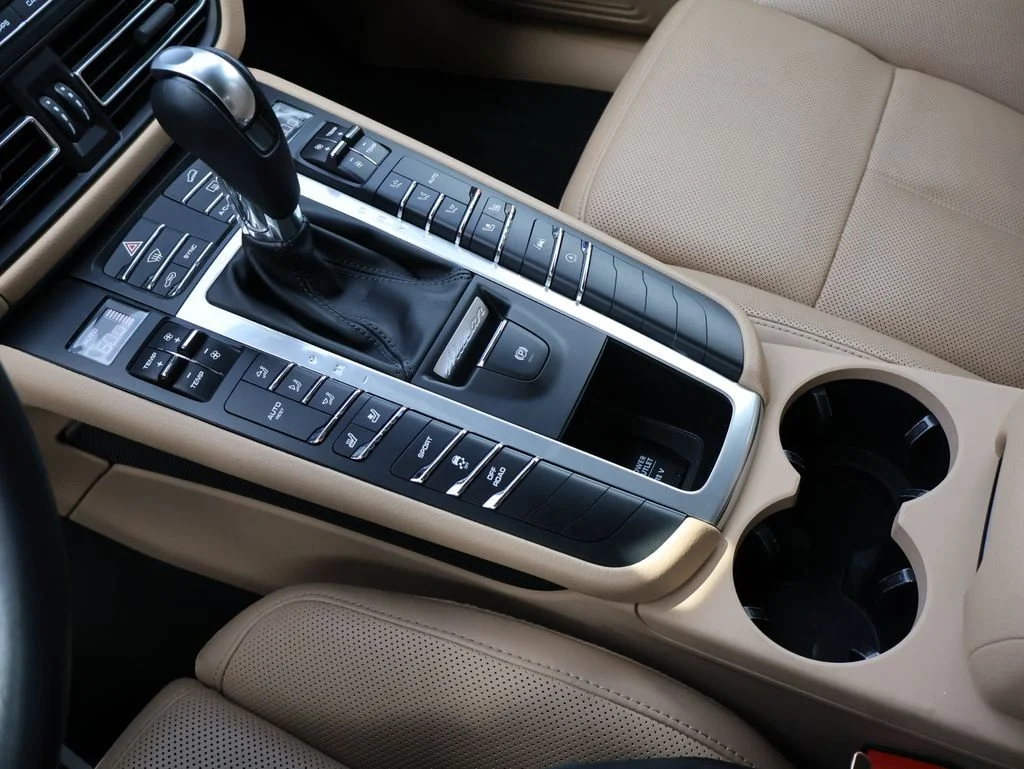 Used 2021 White Porsche  image 24