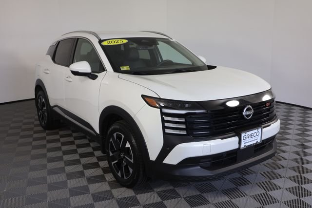 Used 2025 Aspen White Nissan SR image 1