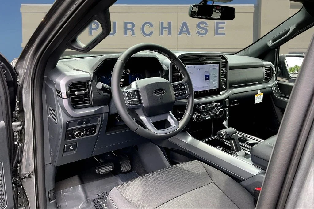 New 2026 Carbonized Gray Metallic Ford XLT image 7