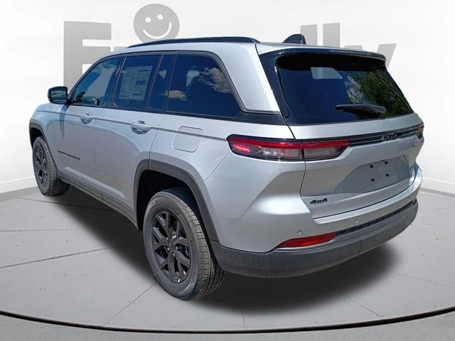 New 2026 Silver Zynith Exterior Paint Jeep Altitude image 7
