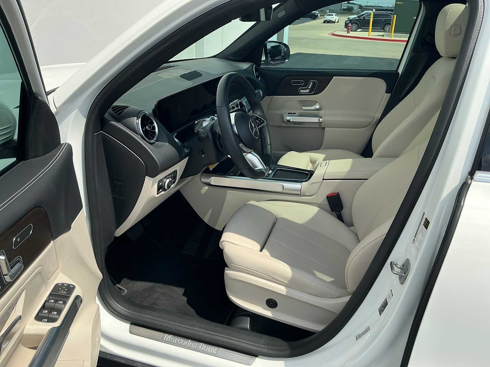 Used 2026 Polar White Mercedes-Benz GLB 250 image 10
