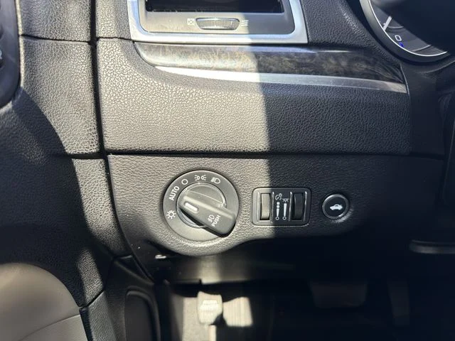Used 2022 White Chrysler Touring image 27