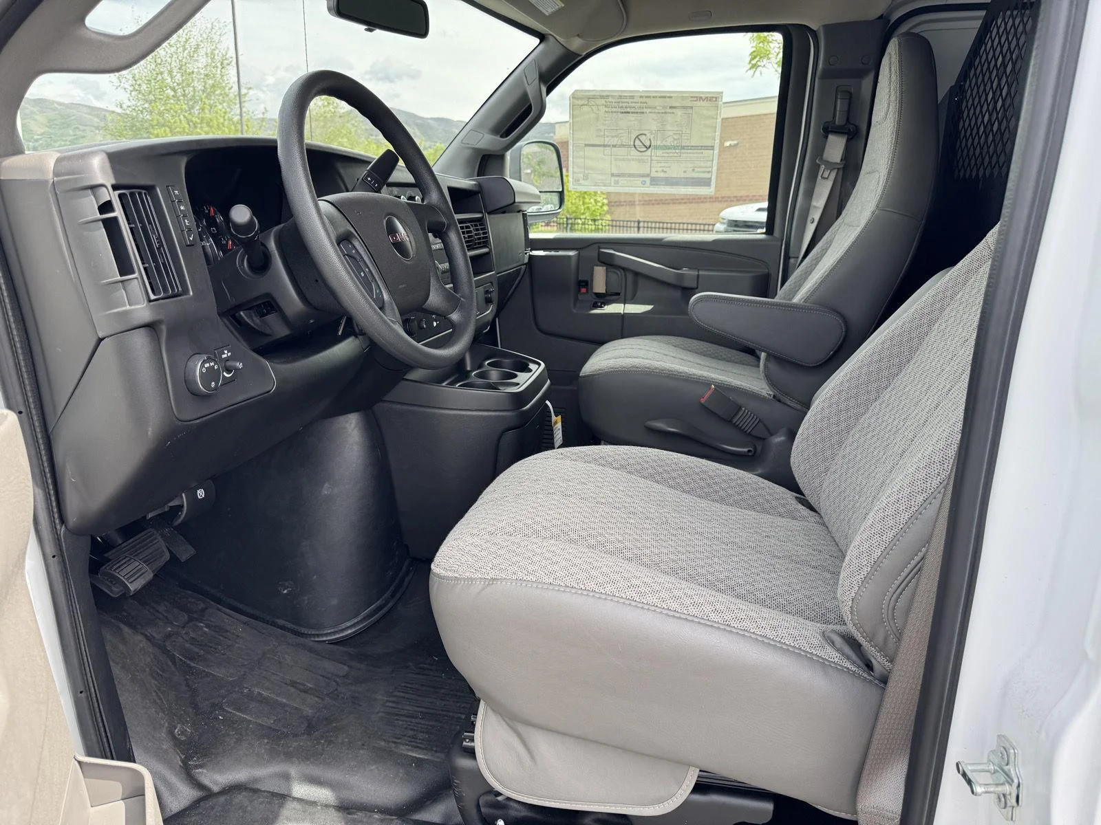 2025 GMC Savana Cargo Work Van - Photo 20