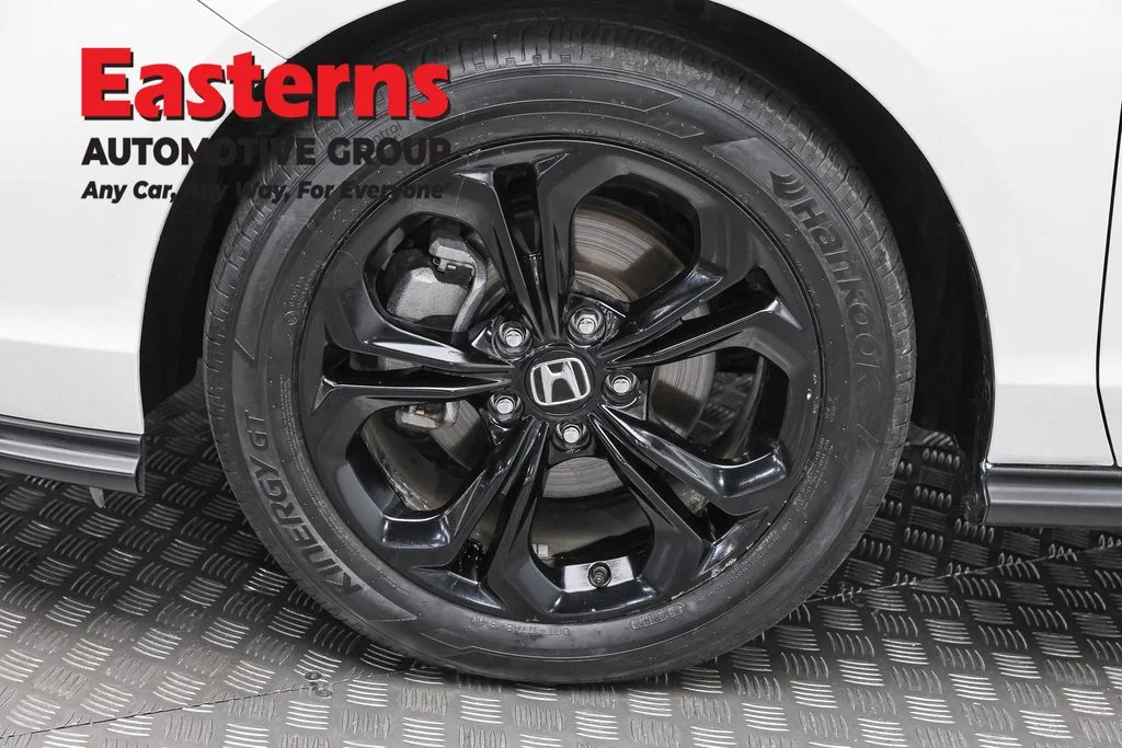 Used 2025 White Honda SE image 30