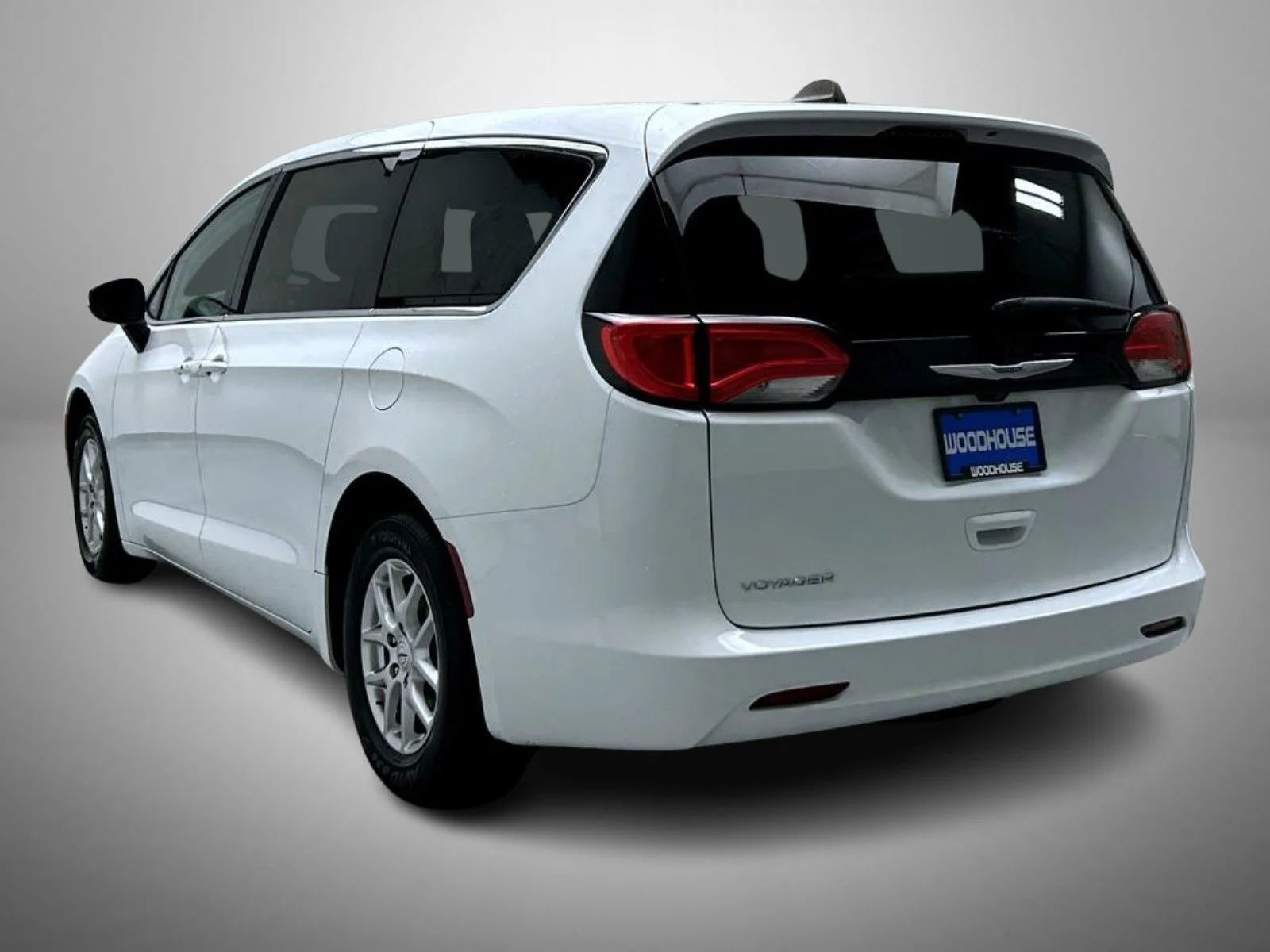Used 2023 White Chrysler LX image 7