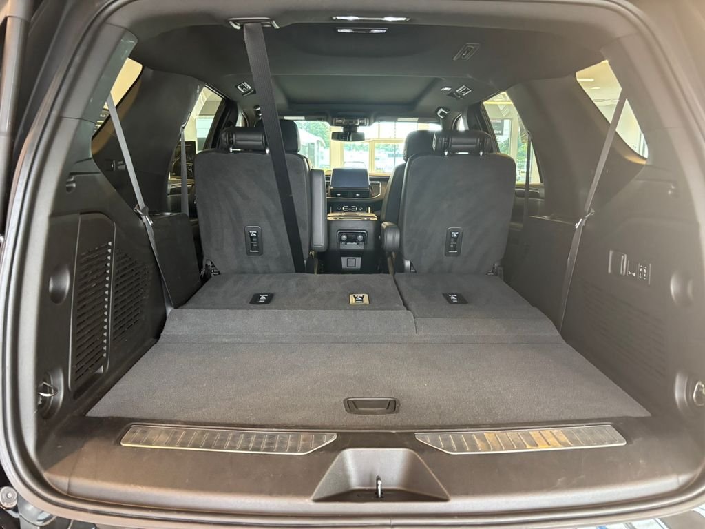 Used 2022 Black Chevrolet Z71 image 30