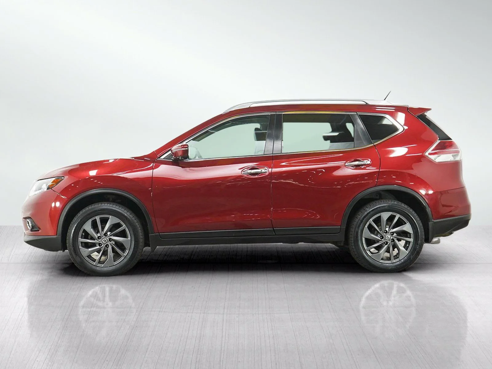 Used 2016 Nissan Rogue SL with VIN 5N1AT2MV9GC778623 for sale in Burnsville, Minnesota