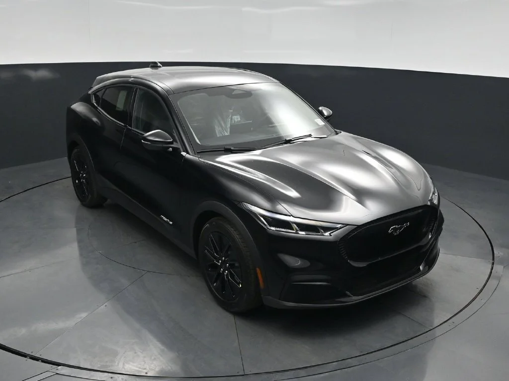 New 2026 Shadow Black Ford Select image 32