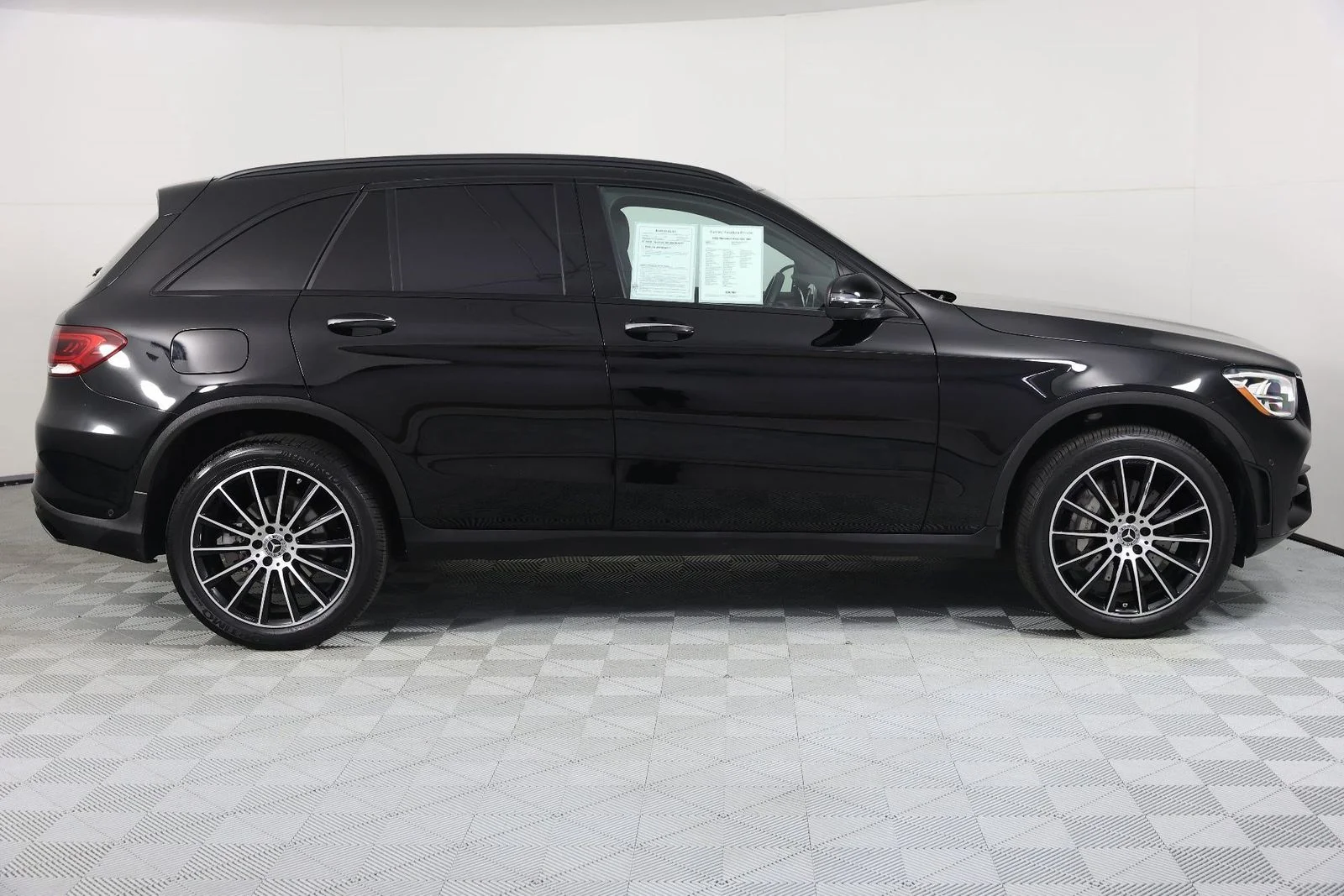 Used 2022 Black Mercedes-Benz GLC 300 image 8