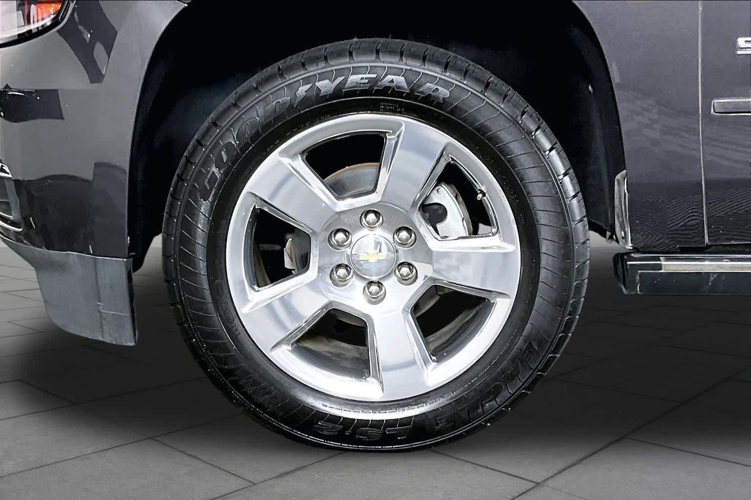 Used 2017 Tungsten Metallic Chevrolet Premier image 10