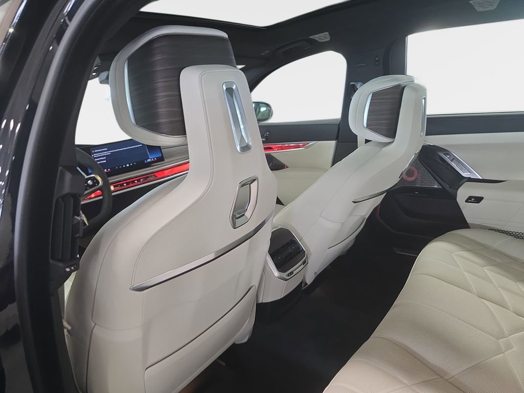 New 2026 Black Sapphire Metallic BMW 760i xDrive image 8