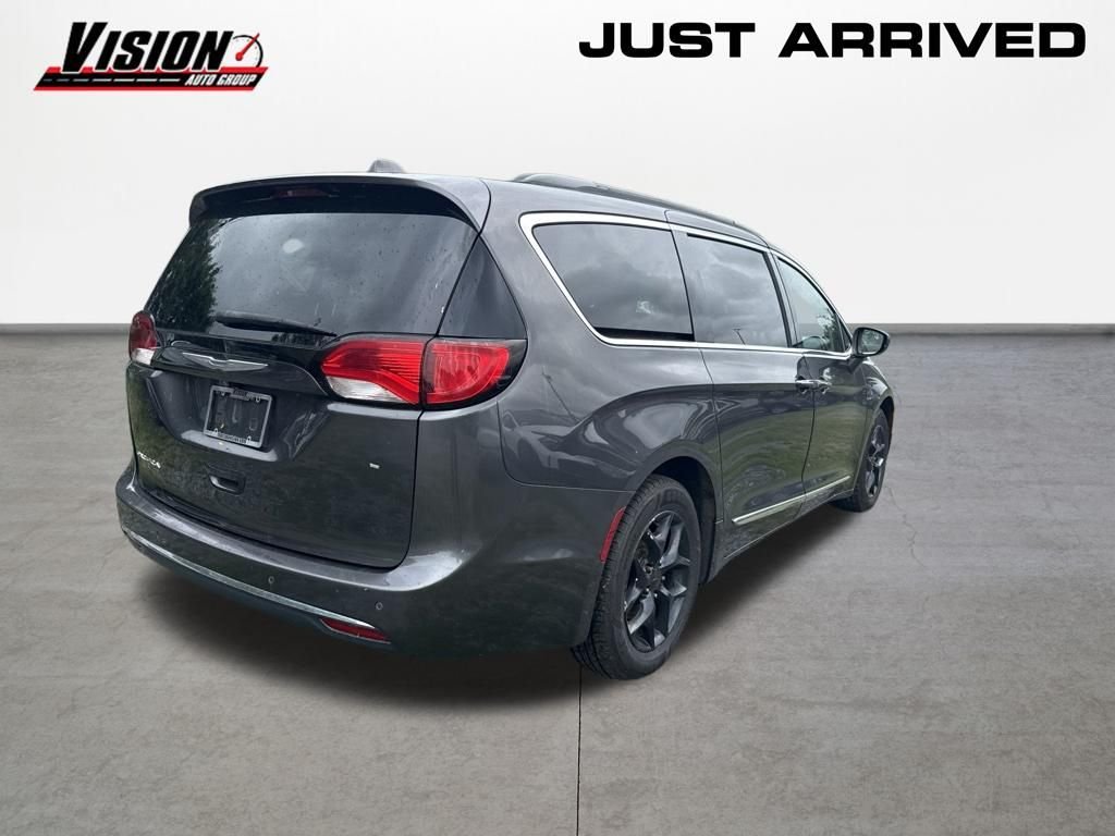 Used 2017 Gray Chrysler Touring L image 4