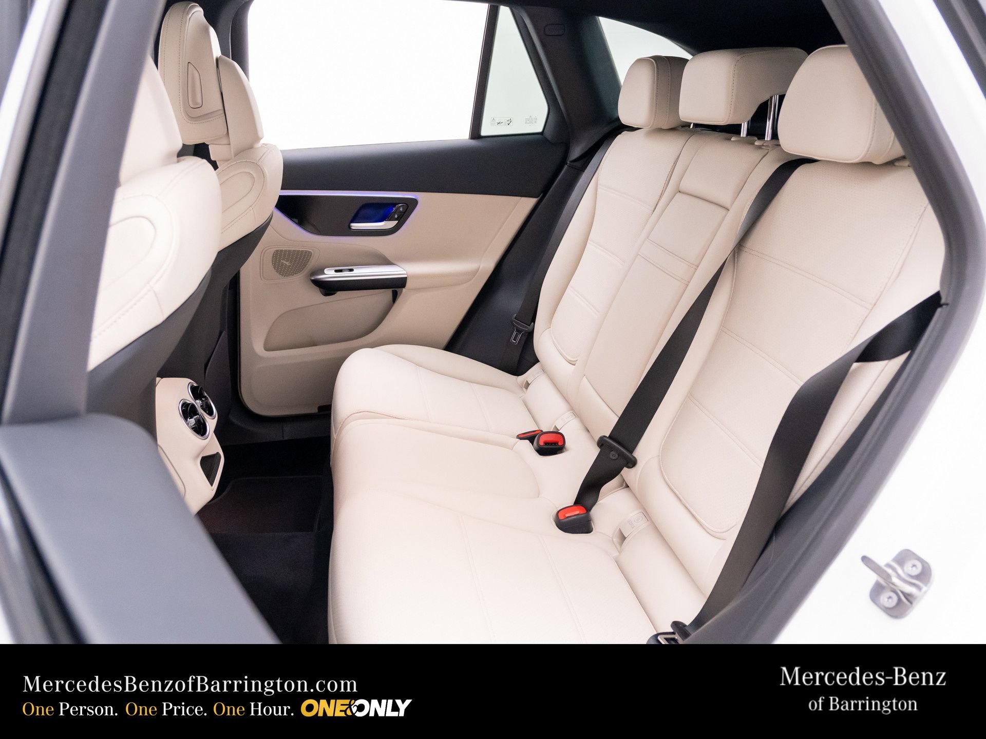 New 2026 Polar White Mercedes-Benz GLC 300 image 21