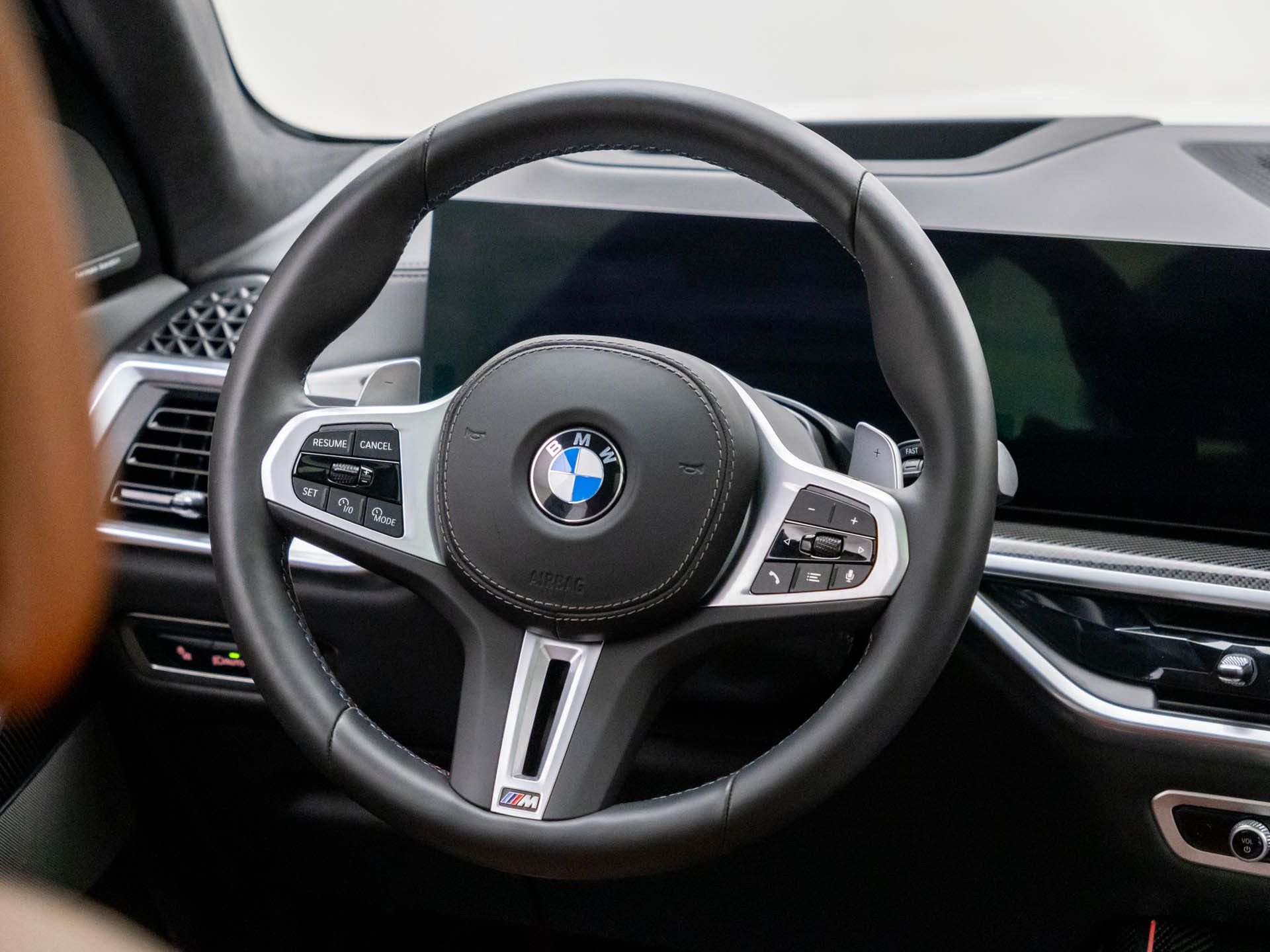Certified Used 2026 Alpine White BMW M60i image 11