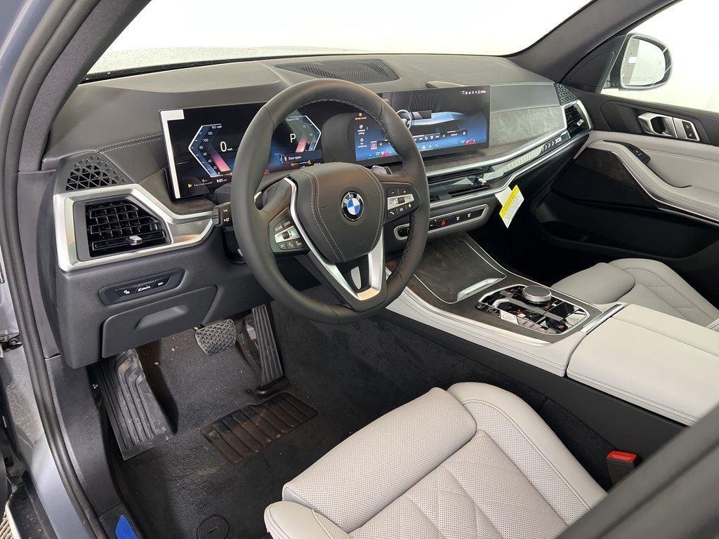 New 2026 Skyscraper Grey Metallic BMW xDrive40i image 7