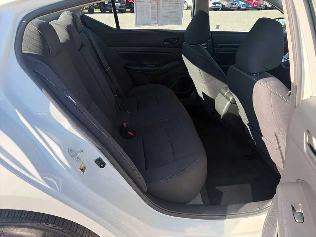 Used 2025 White Nissan 2.5 SV image 39