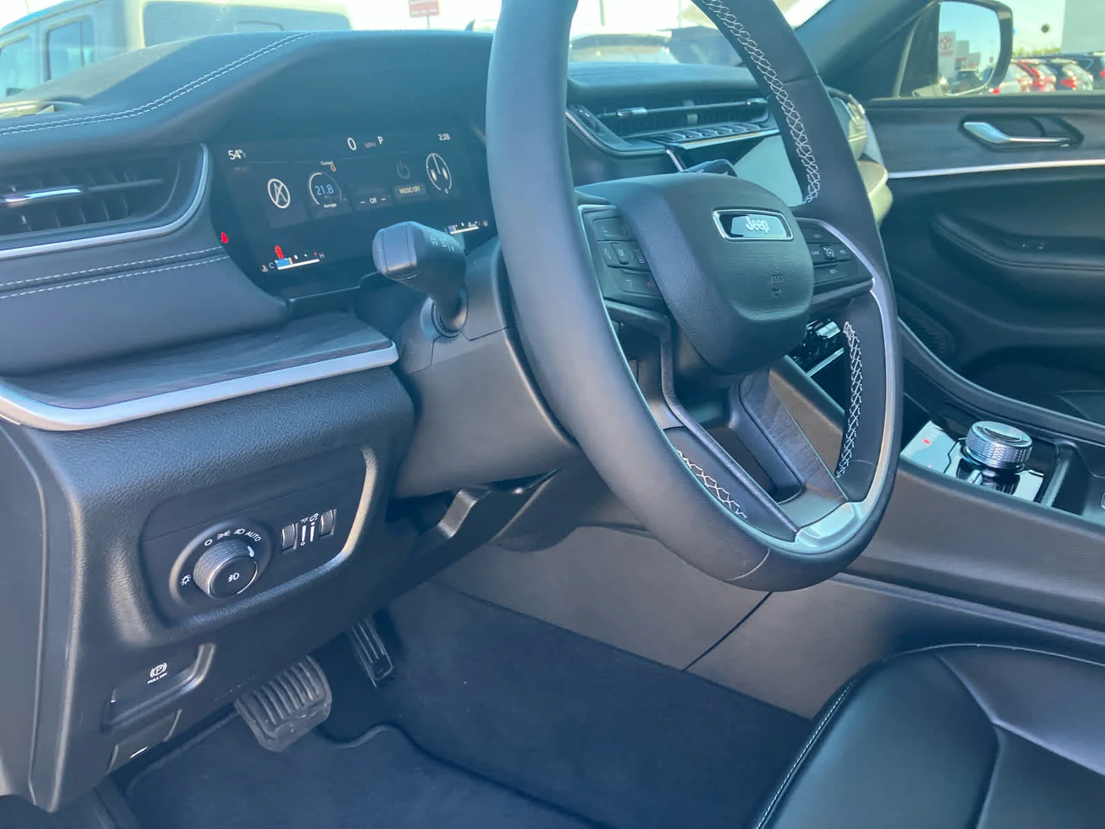 Used 2025 Bright White Clearcoat Jeep Limited image 9