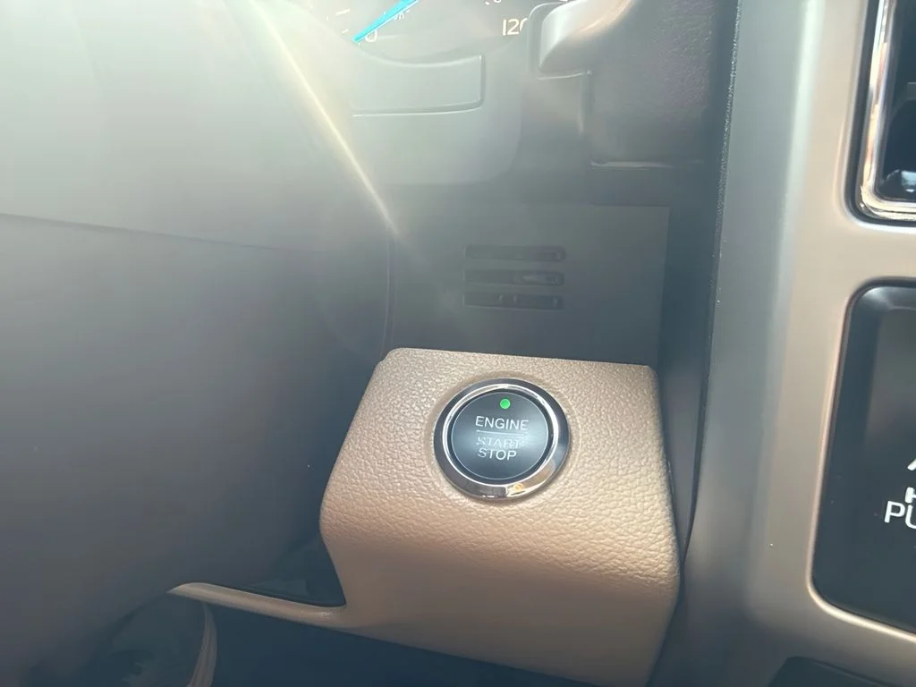 Used 2018 Gold Ford Lariat image 12