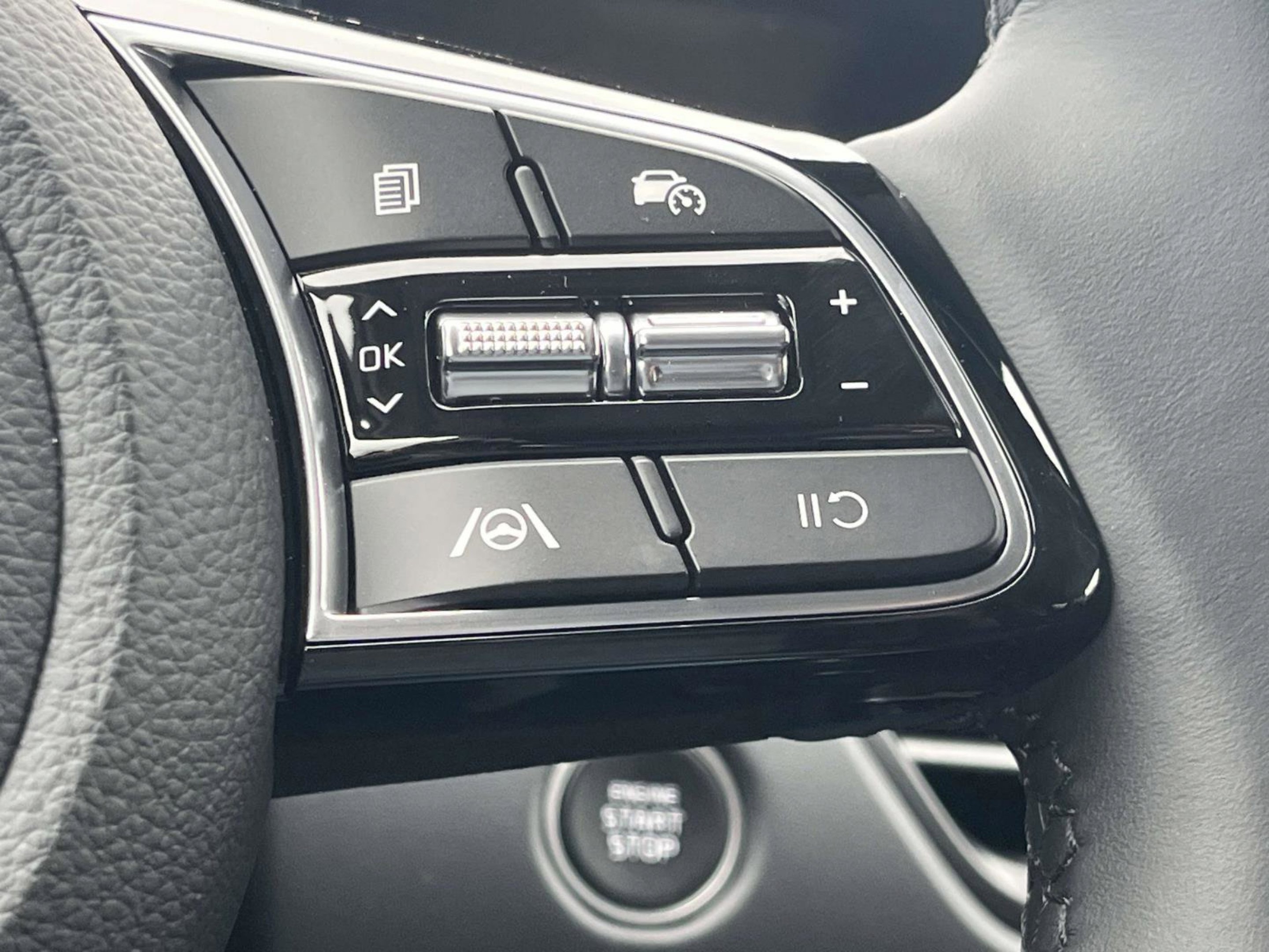 New 2026 Snow White Pearl Kia EX image 27