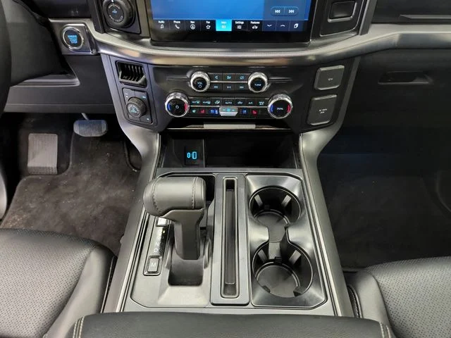 Used 2024  Ford Lariat image 25