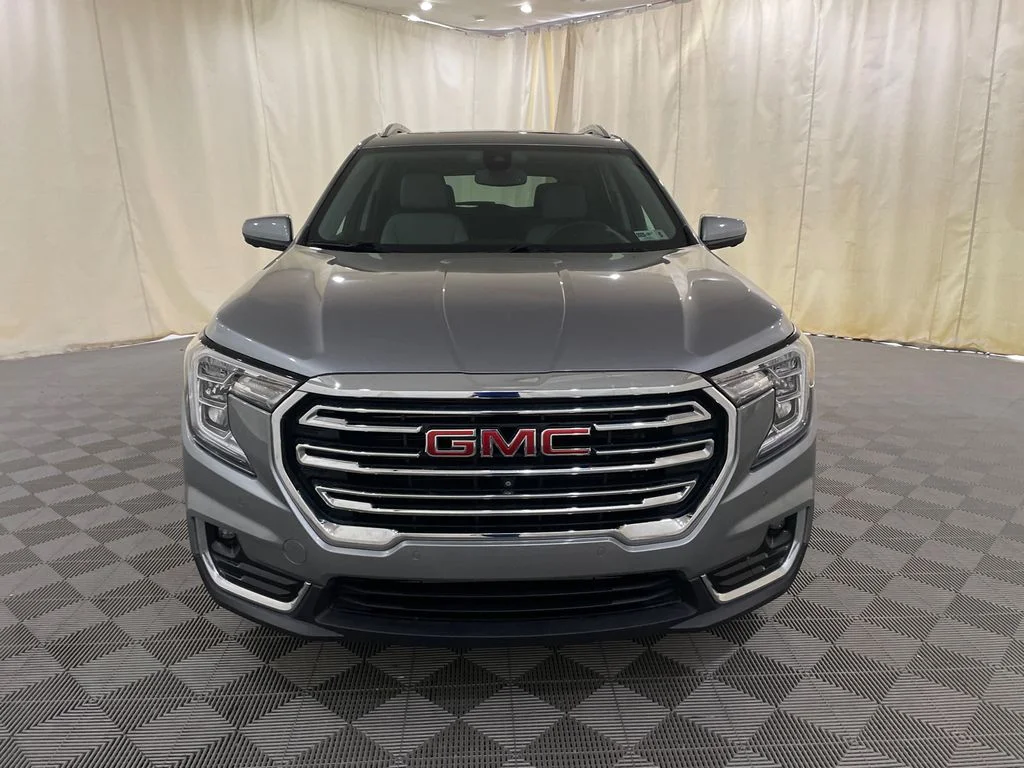 Used 2023 Sterling Metallic GMC SLT image 3