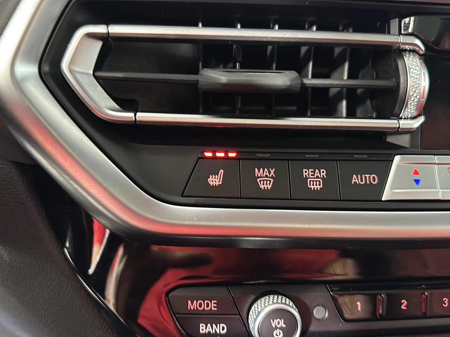 Used 2024 Brooklyn Grey Metallic BMW xDrive30i image 9